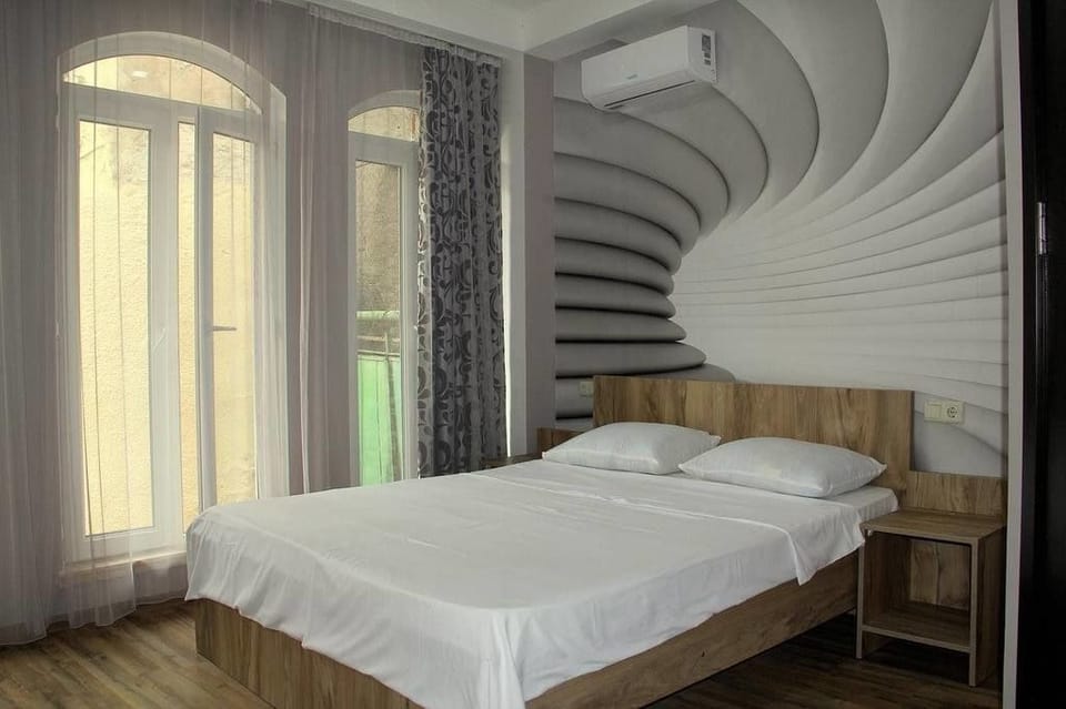Deluxe Double Room | Desk, soundproofing, iron/ironing board, WiFi (free)