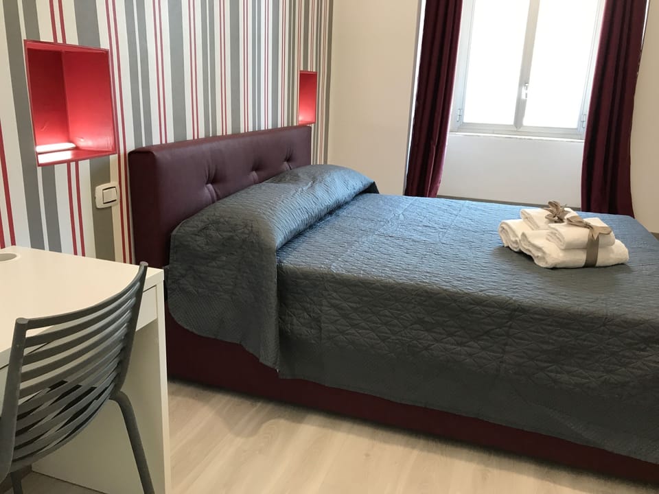 Triple Room | Individually decorated, individually furnished, desk, blackout drapes