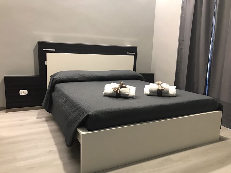 Standard Room | Desk, blackout drapes, soundproofing, iron/ironing board (on request)