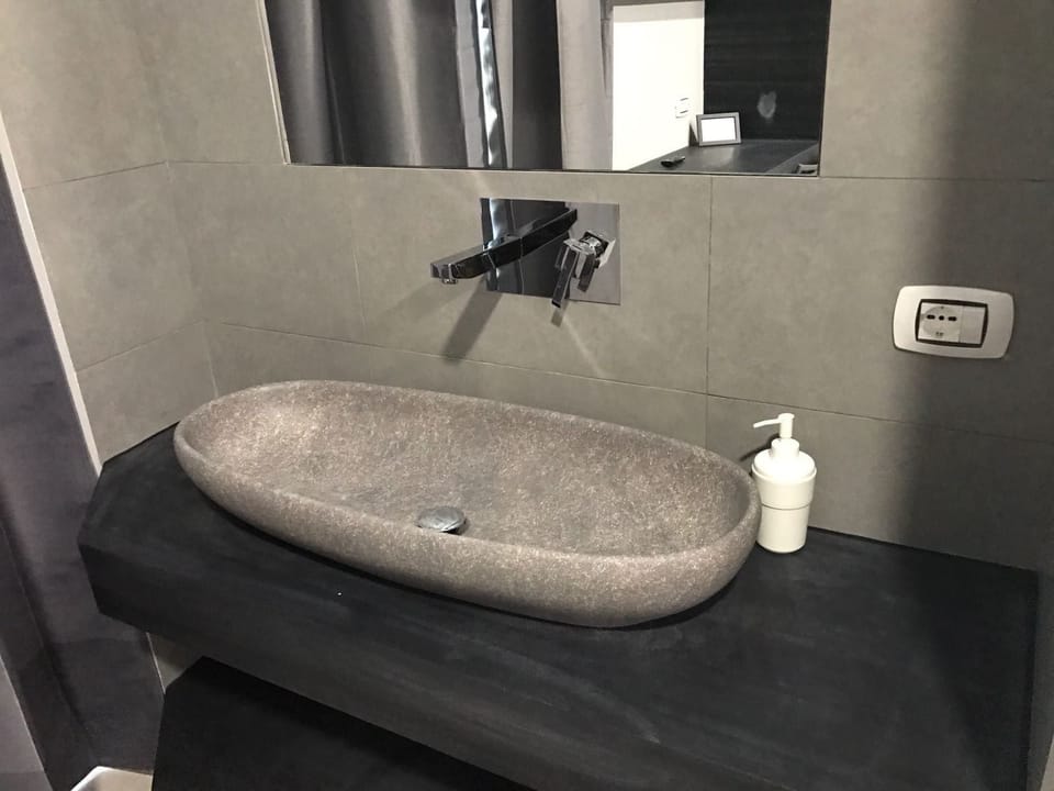 Superior Room | Bathroom | Shower, free toiletries, hair dryer, bidet
