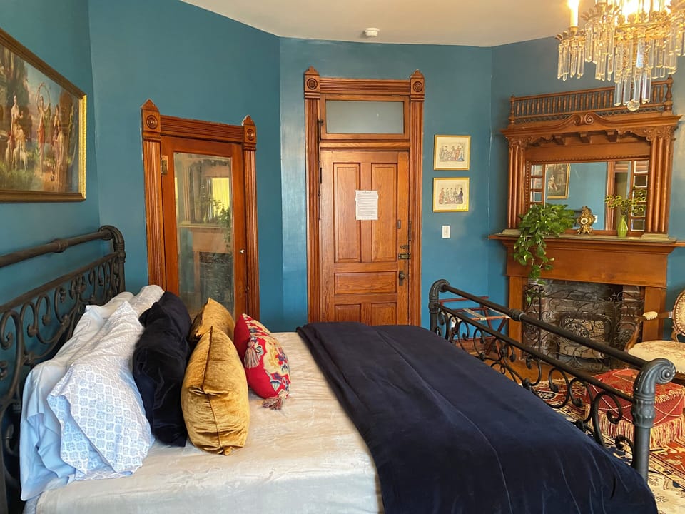 Vineyard Mansion B&B - Emma Room | Premium bedding, laptop workspace, WiFi (free), individually decorated