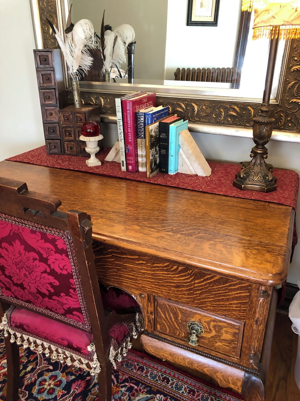 Vineyard Mansion B&B - Crown Room | Premium bedding, laptop workspace, WiFi (free), individually decorated