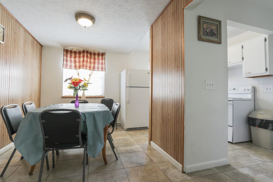 dining area for 10 people