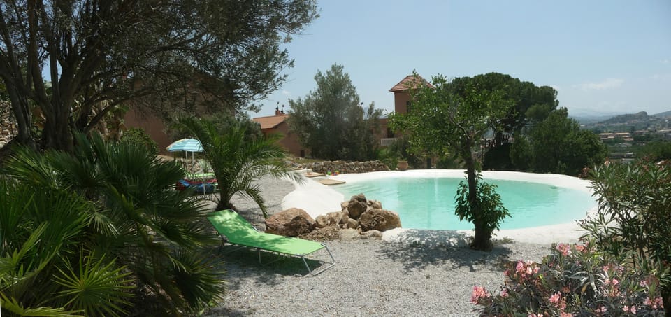 swimming pool similar to a natural lake,villa and the 2 bodies with the 5 suites