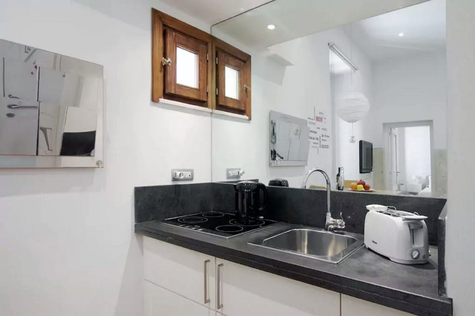 fully equipped kitchenette