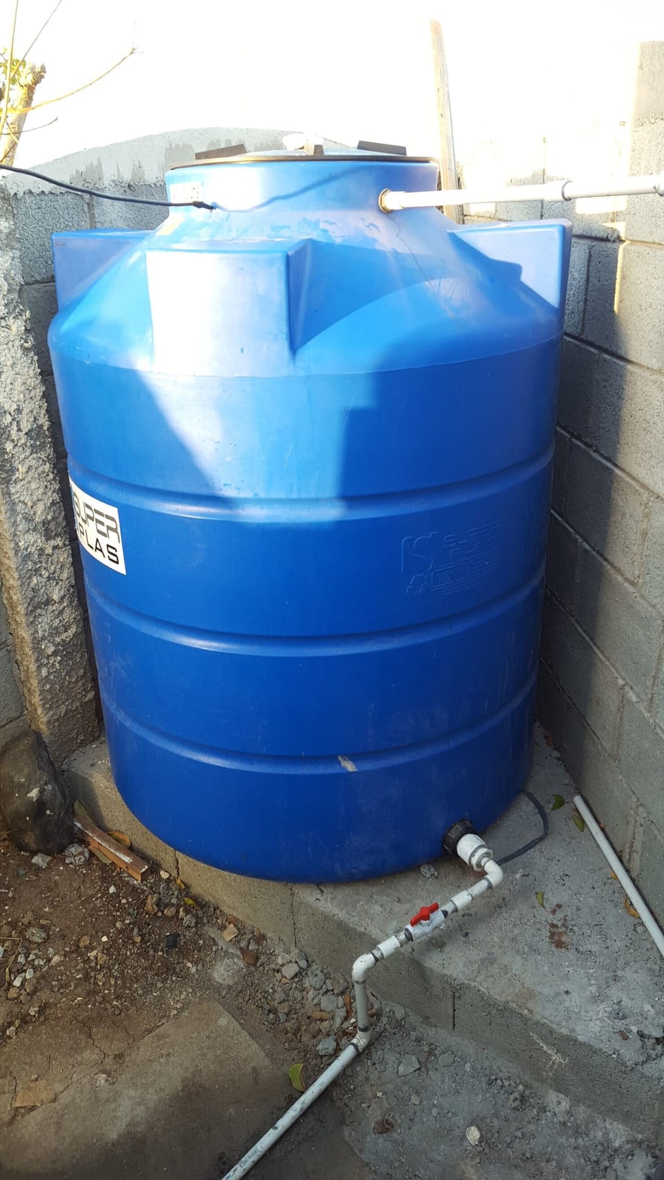Emergency water tank
