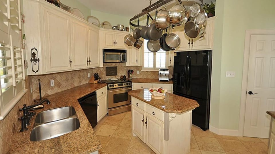 Fully stocked kitchen with EVERYTHING you need! 