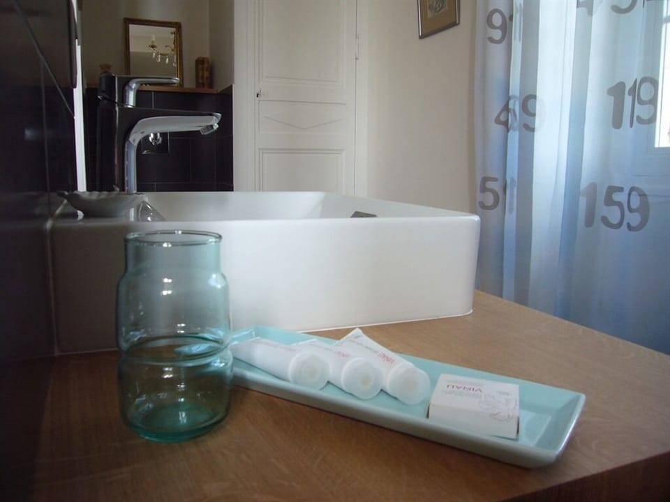 Premium Double Room, Pool View | Bathroom