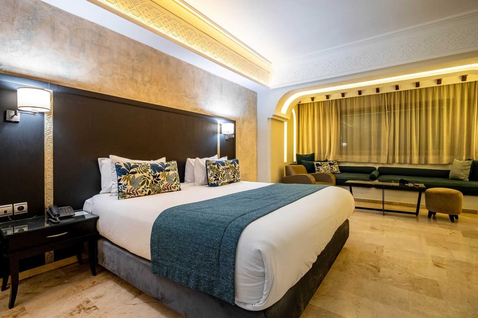 Suite | Premium bedding, down comforters, minibar, in-room safe