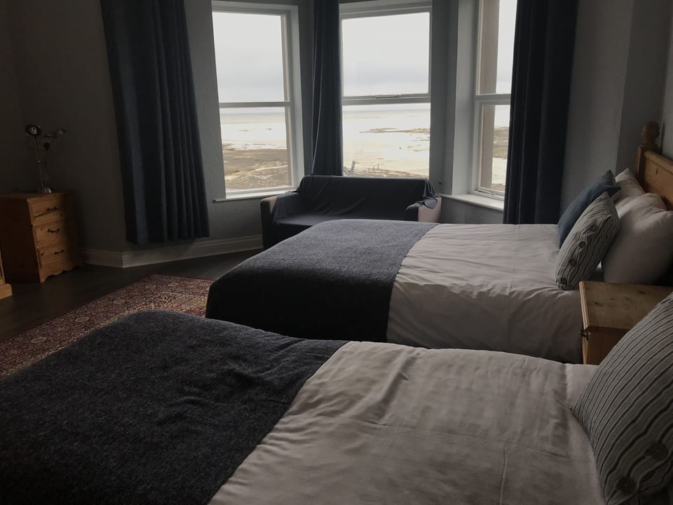 Iron/ironing board, rollaway beds, free WiFi