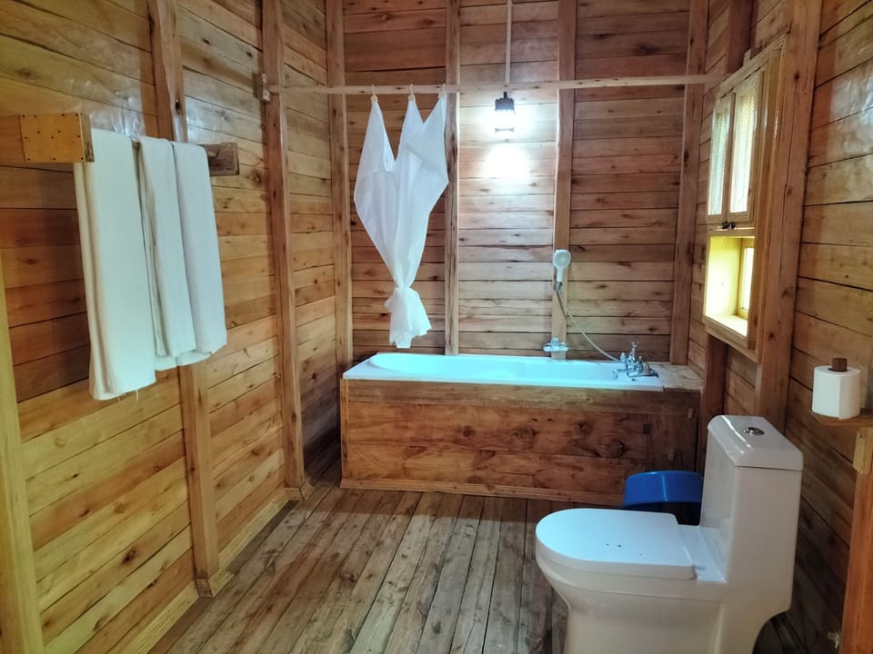 Basic Twin Room, Garden View (Double or Twin) | Bathroom | Free toiletries, slippers, towels, soap