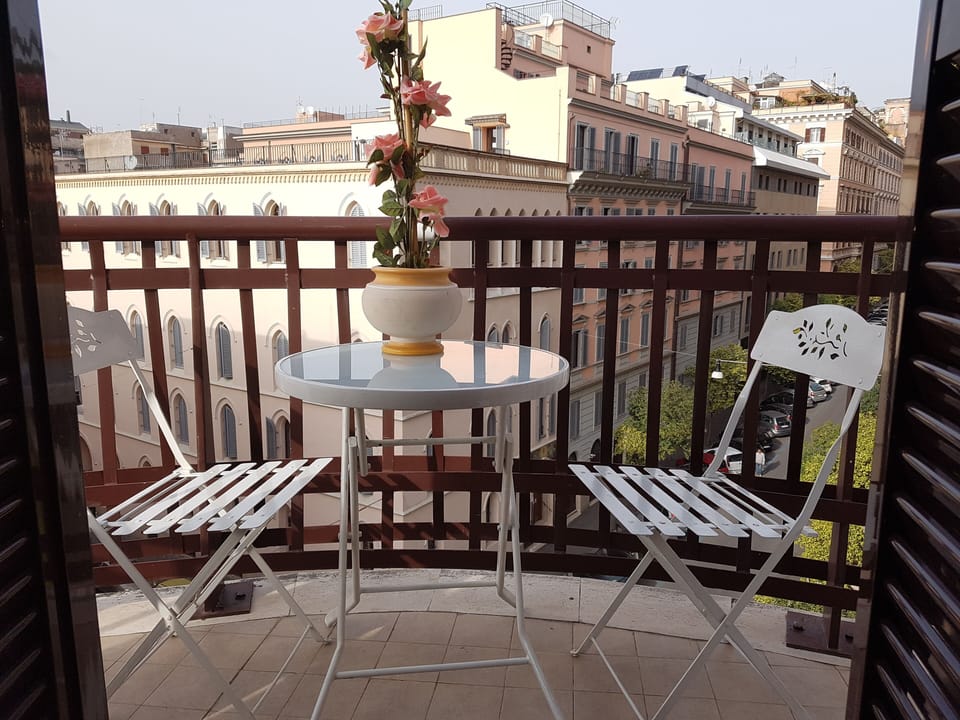 Beautiful balcony over the roofs in the center of Rome!