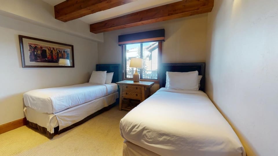 Bedroom with Twin Beds