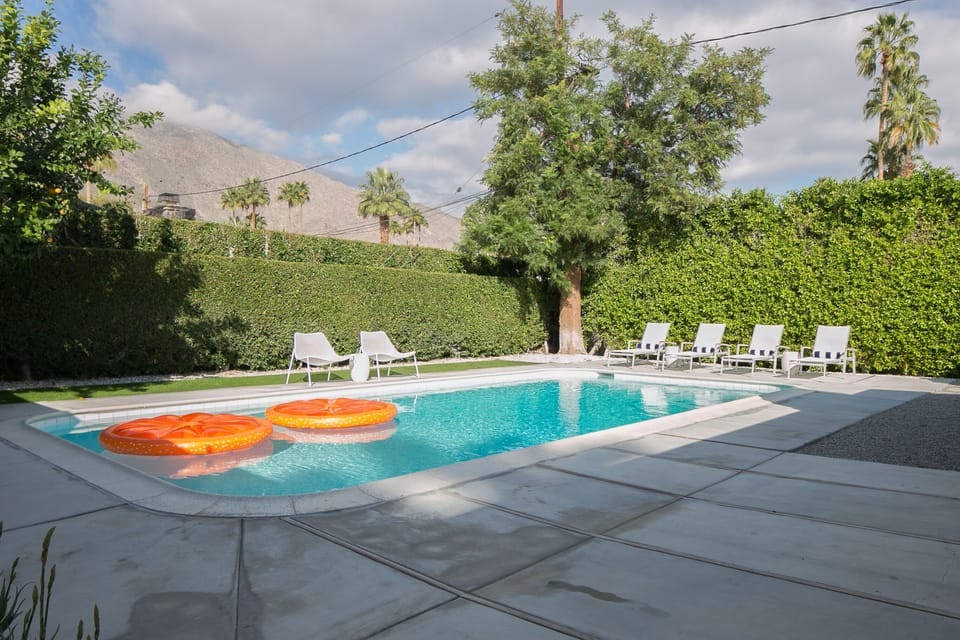 Large 16' x 32' Private Pool
(with optional heating)
