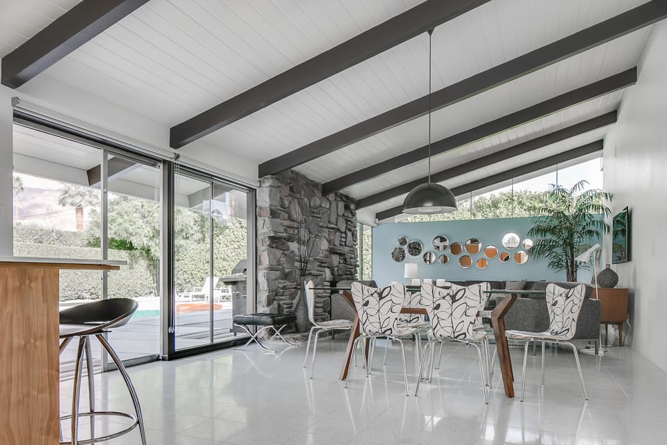 Walls of glass provide a magnificent open view of the 10k' San Jacinto mountains