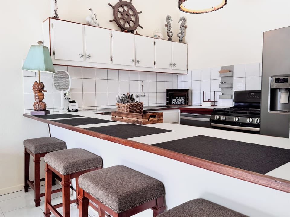 Whip up island-inspired meals in the breezy, well-appointed kitchen. Complete with a fridge offering cold water and ice on demand, a 5-burner gas stove for tropical feasts, and a dishwasher to