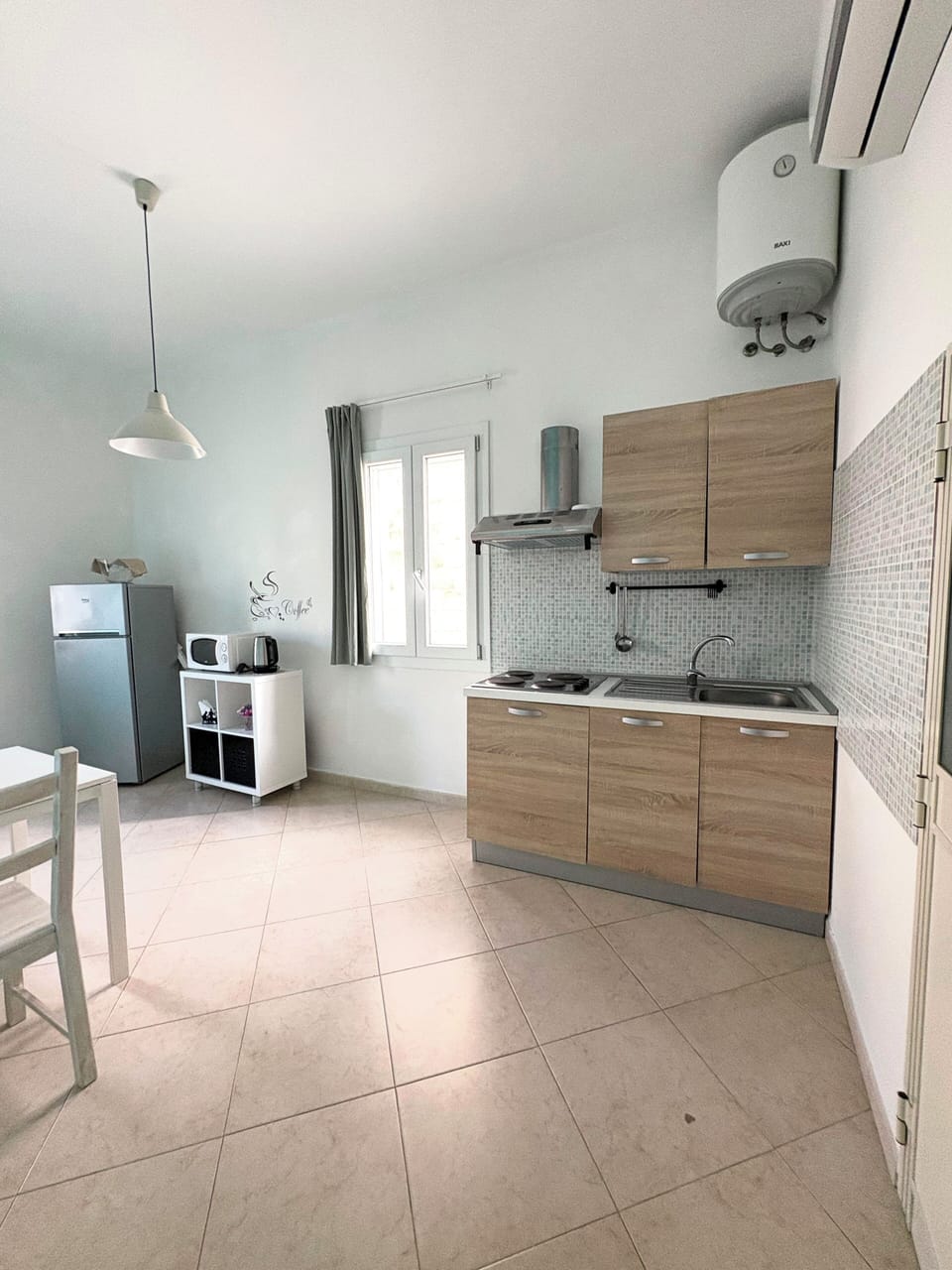Basic Room (Fenice) | Private kitchen | Fridge, microwave, espresso maker, coffee/tea maker