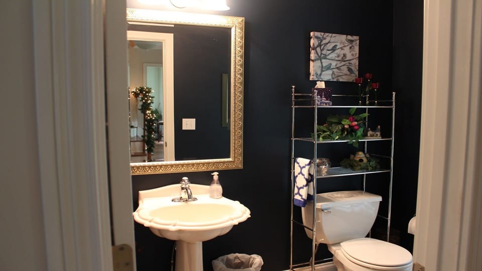 Powder room 