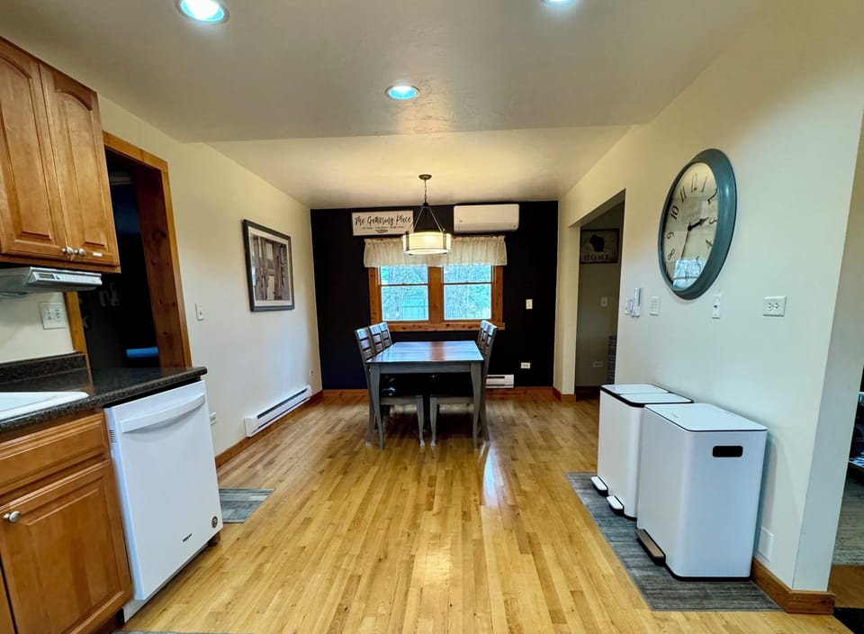 Dining room with seating for 6