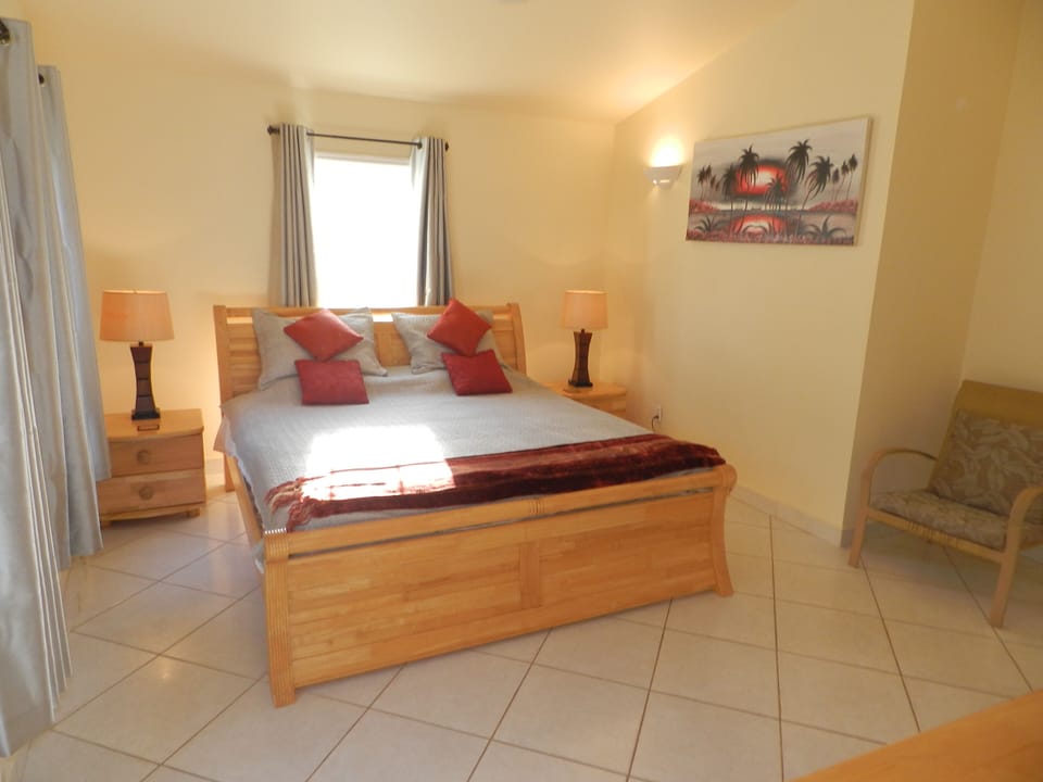 Master Bedroom 1. Air-Conditioned, Ensuite, Walk-in Wardrobe, Ceiling Fan.