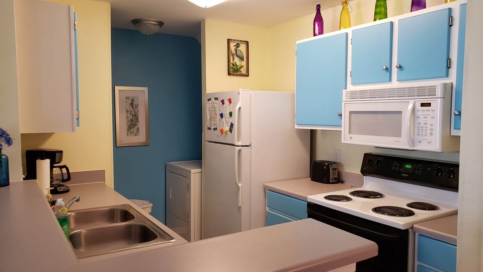 Full size kitchen with all appliances