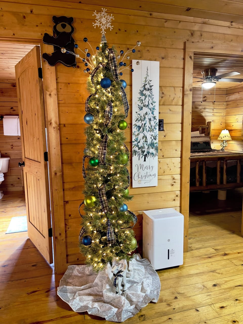We LOVE Christmas and beautiful Christmas decor!