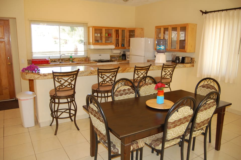 Dining for up to 10 people!