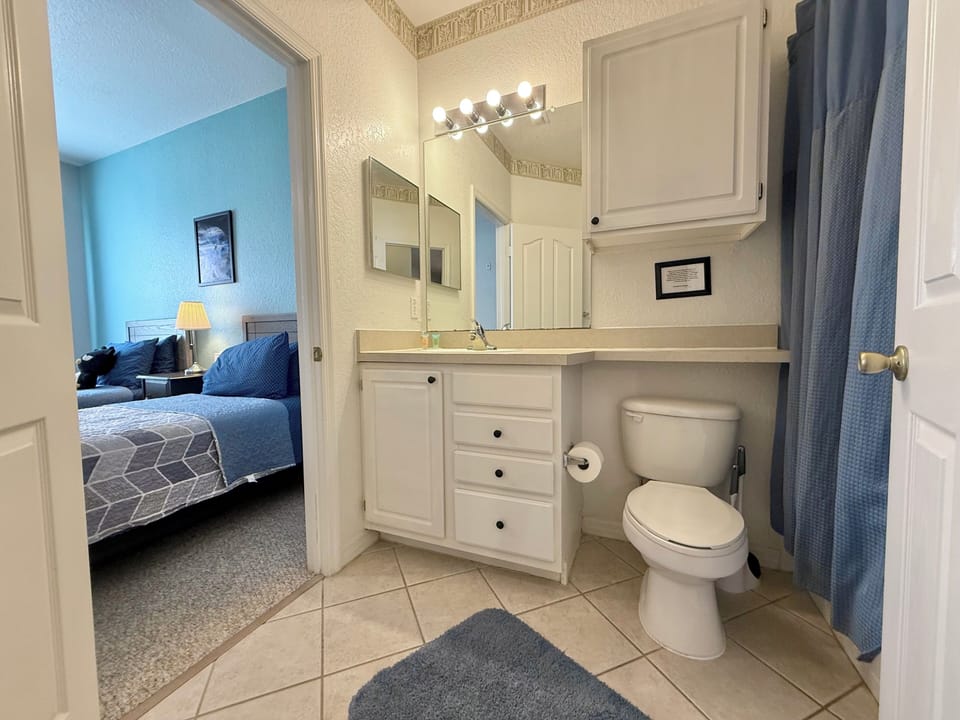 Second Connecting Bathroom !