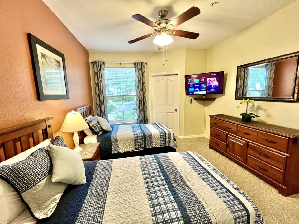 Flat Screen Tv and Ceiling Fan !