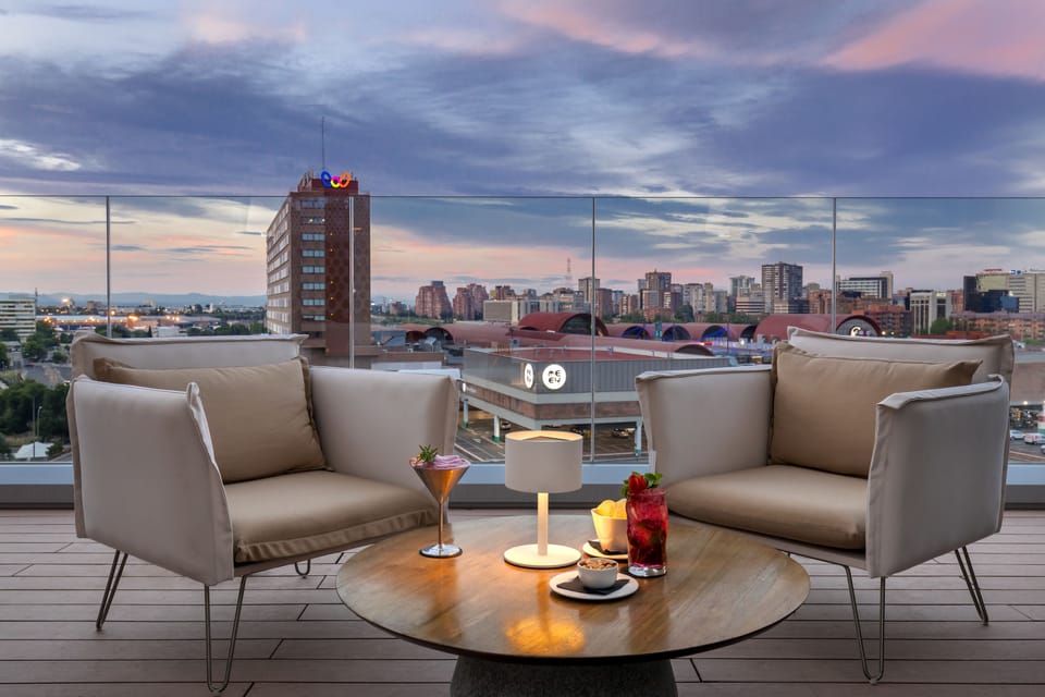 2 bars/lounges, rooftop bar