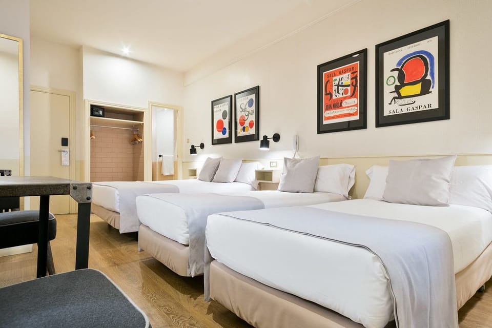 In-room safe, desk, free WiFi