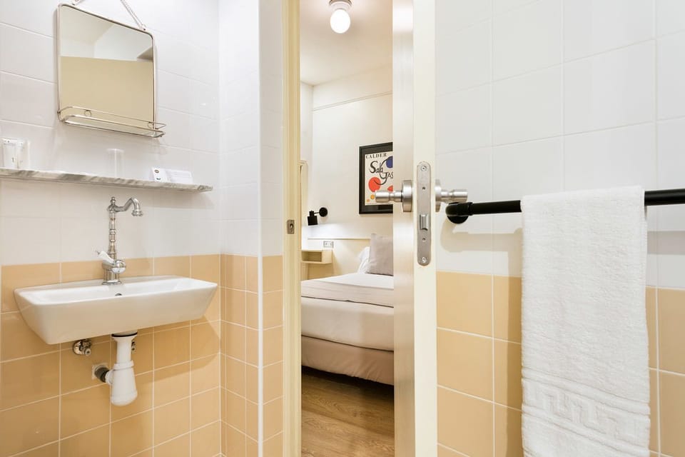 Double Room | Bathroom | Shower, towels