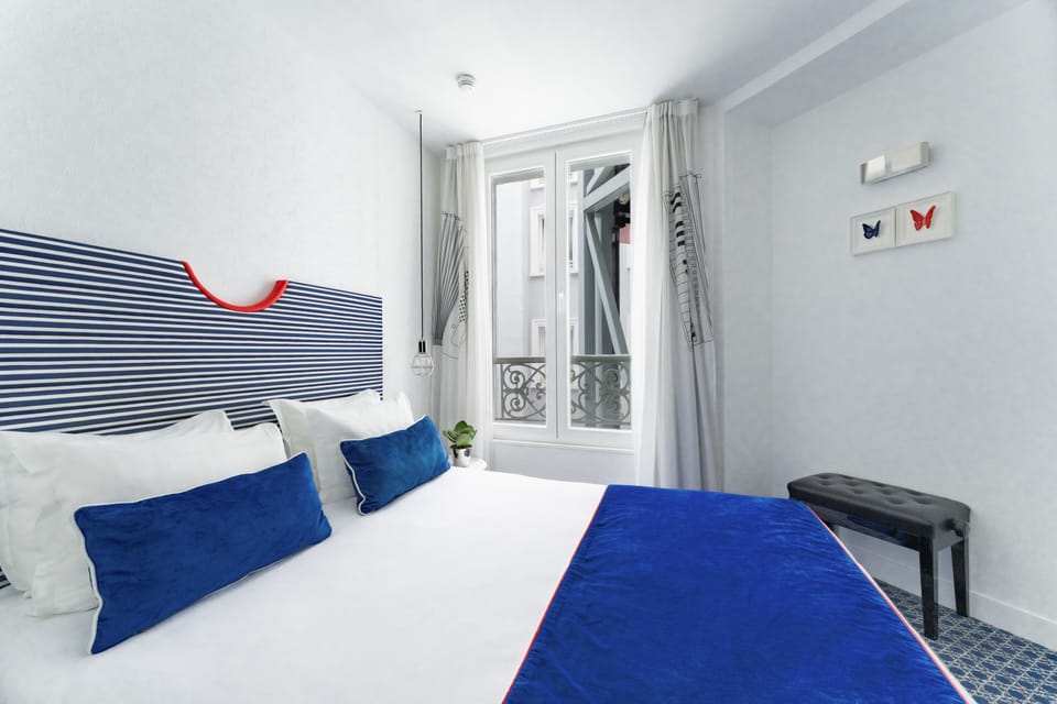 Single Room - Complimentary soft minibar, courtesy tray, digital press, fitness, sauna | Premium bedding, free minibar, in-room safe, desk