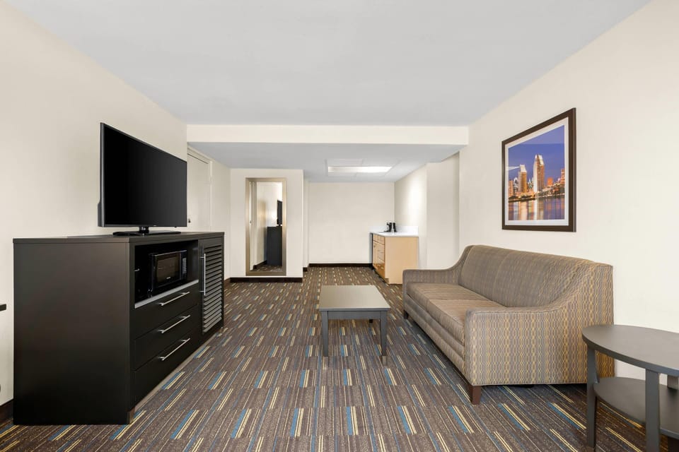 Room, 1 King Bed, Accessible, Non Smoking (Accessible Tub) | Desk, laptop workspace, blackout drapes, iron/ironing board