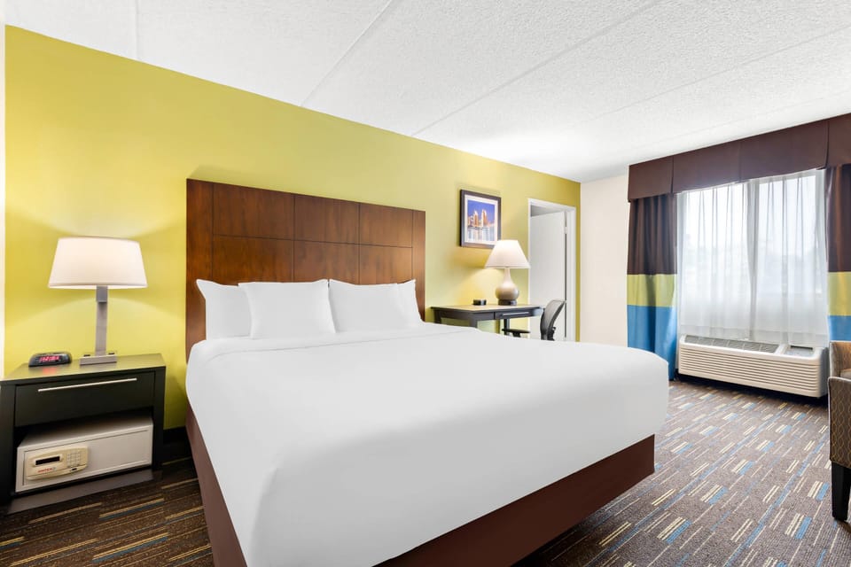 Suite, Multiple Beds, Non Smoking (Upgrade) | Desk, laptop workspace, blackout drapes, iron/ironing board