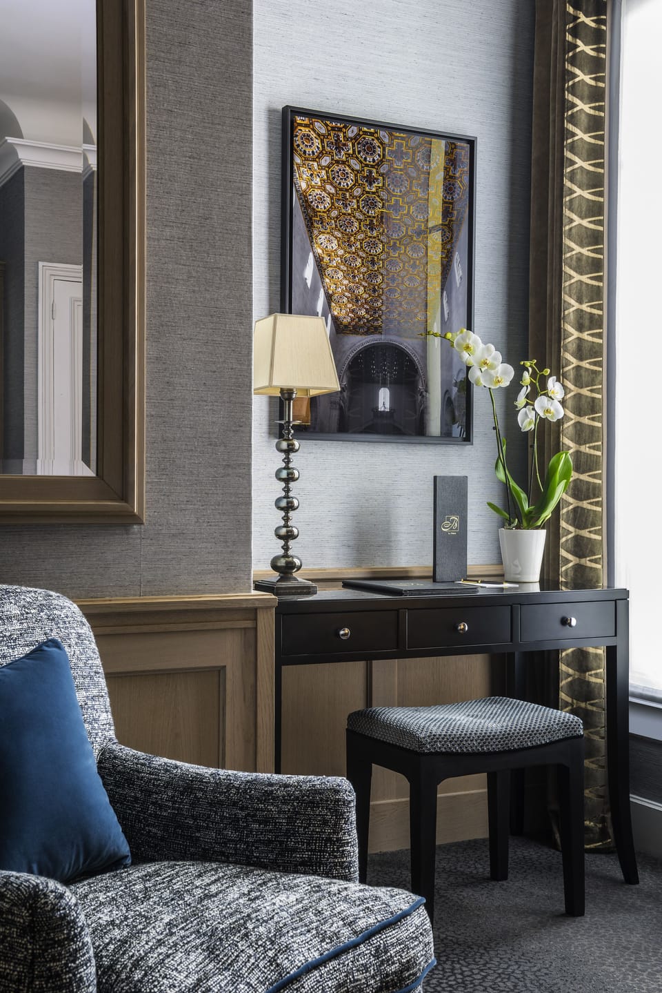 Superior Room, 1 Queen Bed | Premium bedding, down comforters, pillowtop beds, minibar