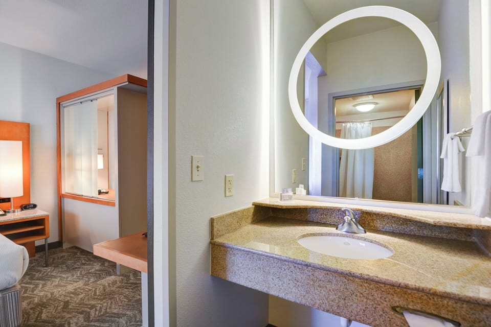 Combined shower/tub, designer toiletries, hair dryer, towels