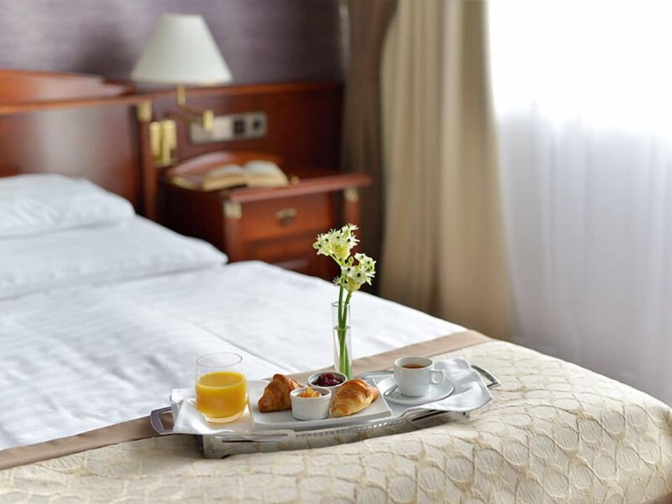 Superior Suite, Balcony | Hypo-allergenic bedding, minibar, in-room safe, desk