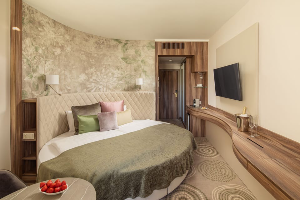 Premium Room, Balcony (Round bed) | Hypo-allergenic bedding, minibar, in-room safe, desk