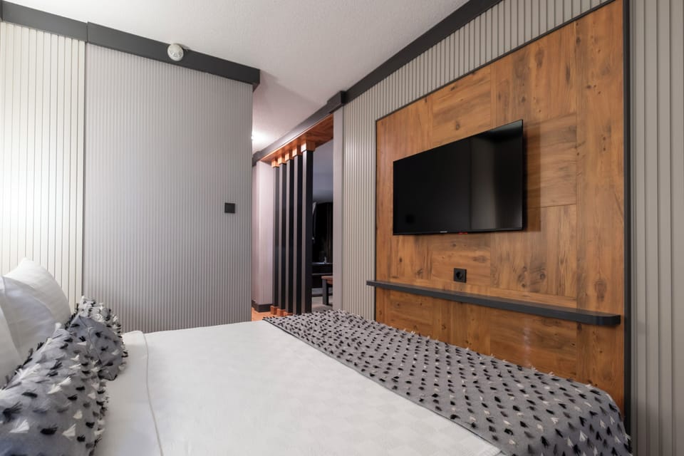 Minibar, free WiFi, bed sheets