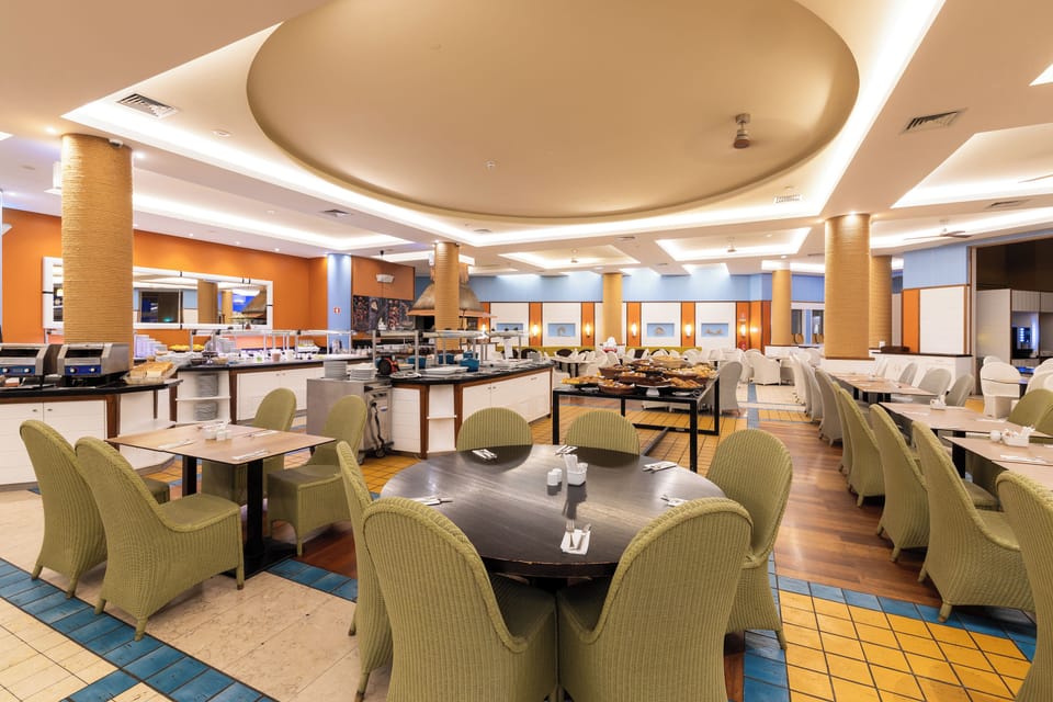 3 restaurants; breakfast, lunch, dinner, and brunch served