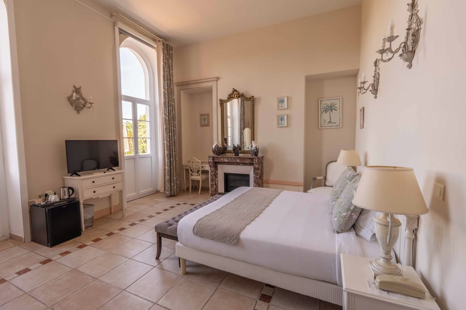 Superior Room with Sea view and/or Pool view | Minibar, in-room safe, blackout drapes, soundproofing