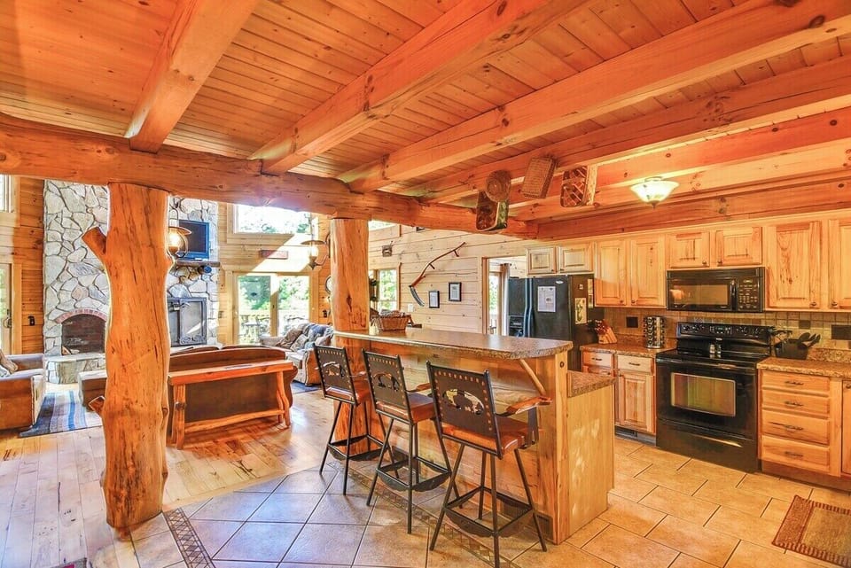 Large open floor plan at Tatonka Lodge will give everyone space to spread out!