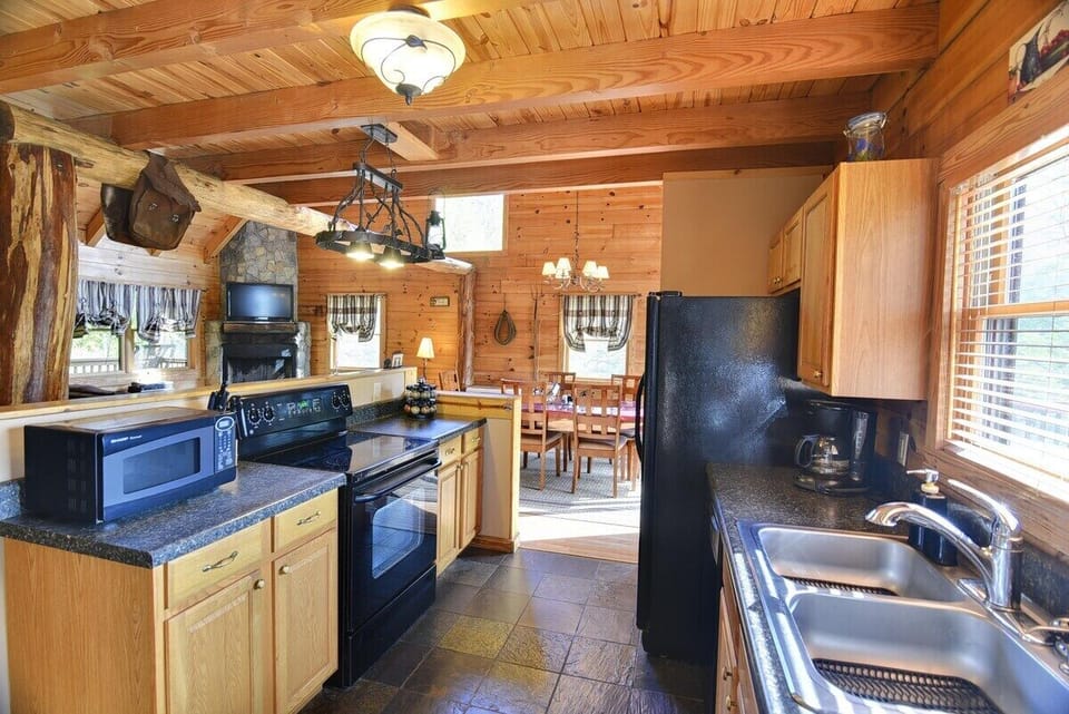 Fully stocked kitchen, everything you need to cook a delicious meal.