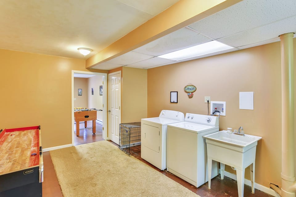 W/D downstairs. Also, we are pet friendly & supply a kennel for your convenience
