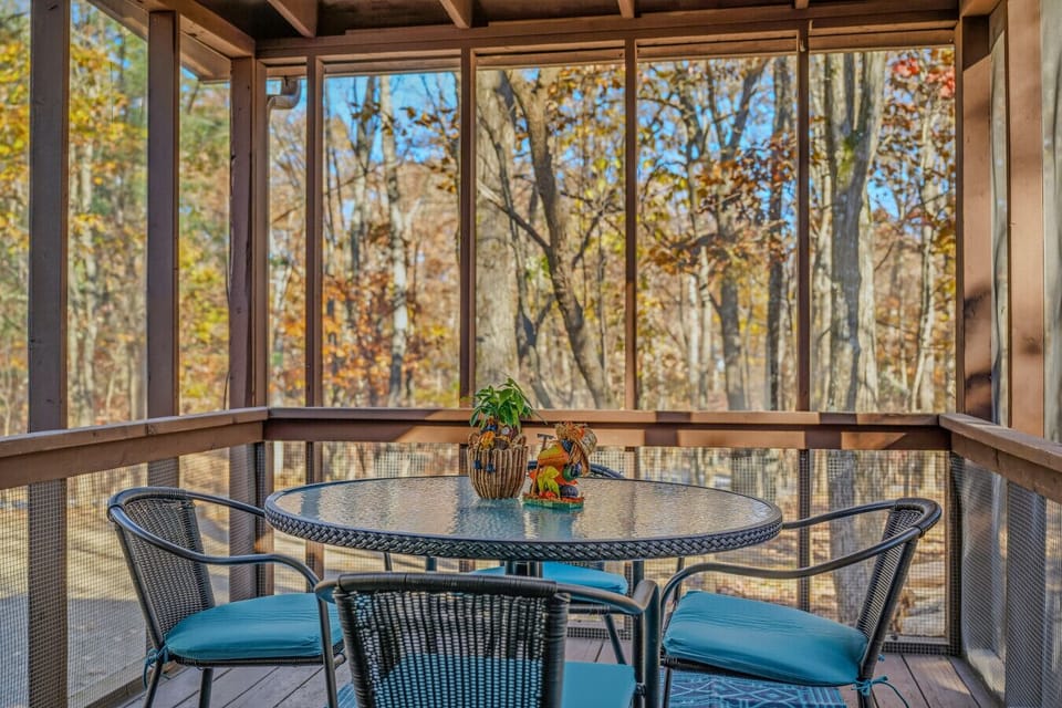 Sit down with the family in the screened-in porch!