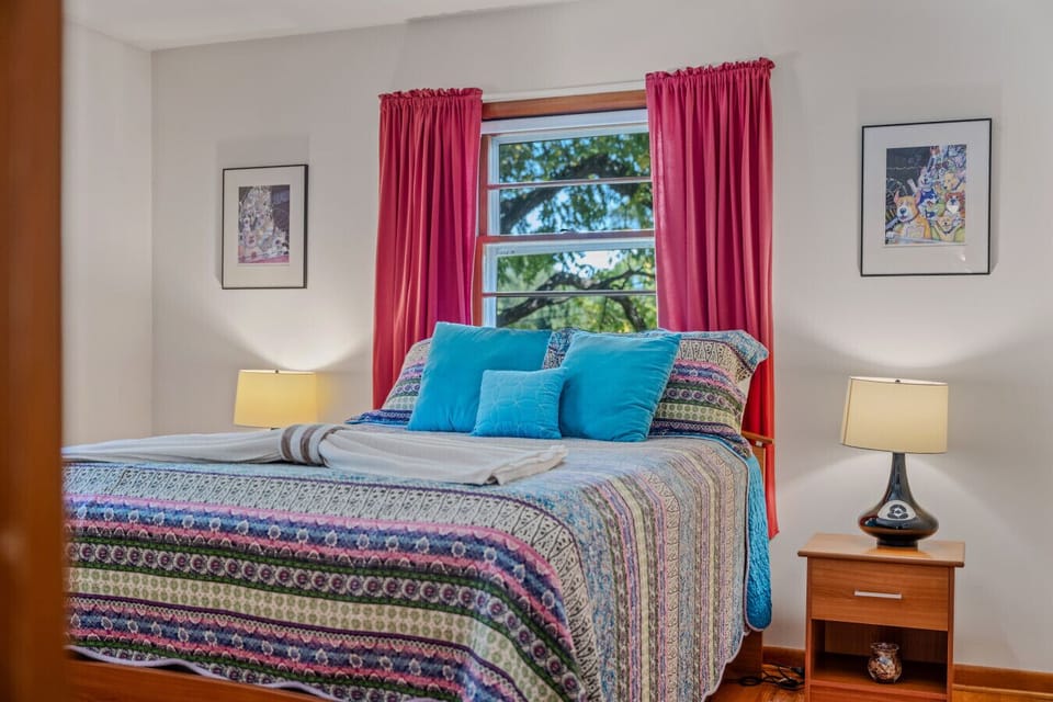 Master Bedroom w/Queen Bed