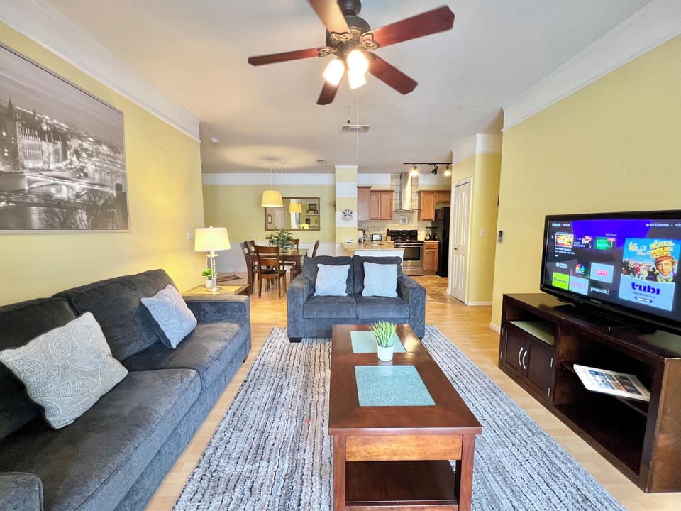 Open Concept Living Area !