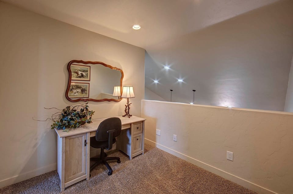 Upstairs loft | Desk