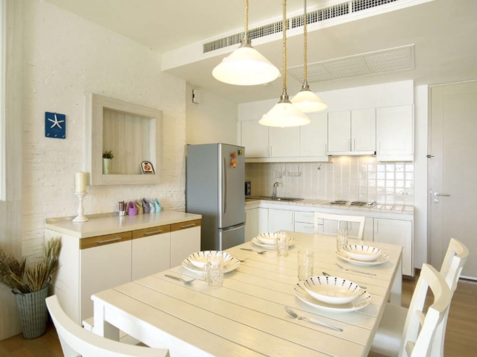 2 Bedroom Apartment | Private kitchen | Full-size fridge, microwave, stovetop, coffee/tea maker